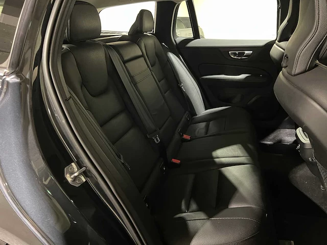 Volvo v60 2.0 t4 inscription 190pk 2020, h-722-rj - afbeelding 32 van  51