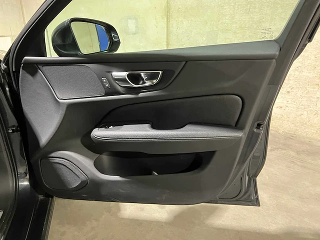 Volvo v60 2.0 t4 inscription 190pk 2020, h-722-rj - afbeelding 33 van  51