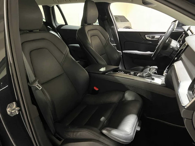 Volvo v60 2.0 t4 inscription 190pk 2020, h-722-rj - afbeelding 35 van  51