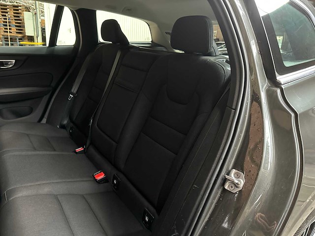Volvo v60 2.0 t6 recharge awd business pro 341pk 2021, k-930-zf - afbeelding 37 van  60