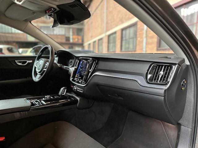 Volvo v60 2.0 t6 recharge awd business pro 341pk 2021, k-930-zf - afbeelding 50 van  60