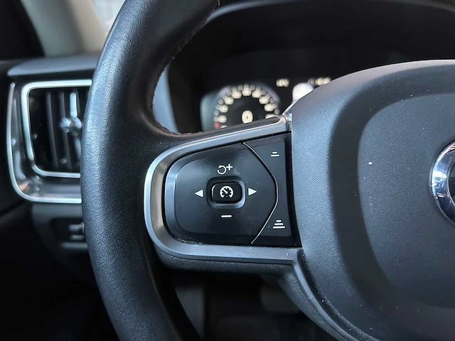 Volvo v60 2.0 t6 twin engine awd momentum pro 253pk 2020, h-754-fn - afbeelding 16 van  45