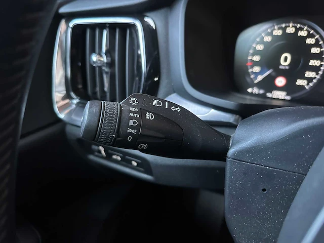 Volvo v60 2.0 t6 twin engine awd momentum pro 253pk 2020, h-754-fn - afbeelding 18 van  45