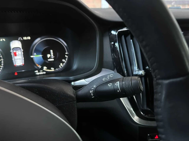 Volvo v60 2.0 t6 twin engine awd momentum pro 253pk 2020, h-754-fn - afbeelding 19 van  45