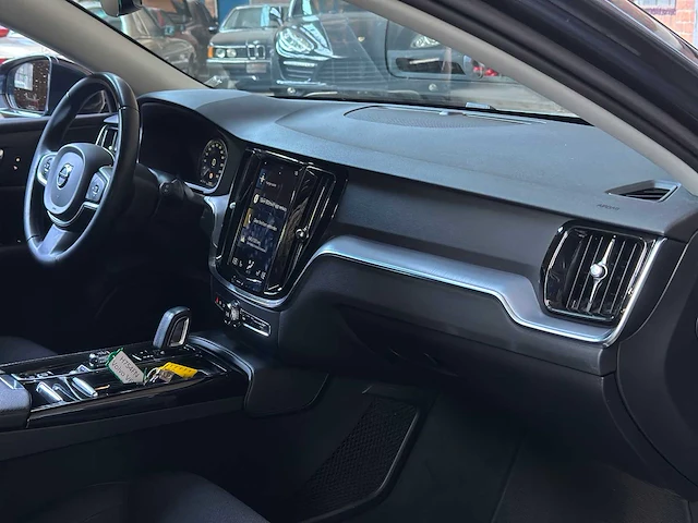 Volvo v60 2.0 t6 twin engine awd momentum pro 253pk 2020, h-754-fn - afbeelding 31 van  45