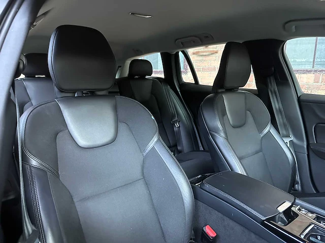 Volvo v60 2.0 t6 twin engine awd momentum pro 253pk 2020, h-754-fn - afbeelding 37 van  45