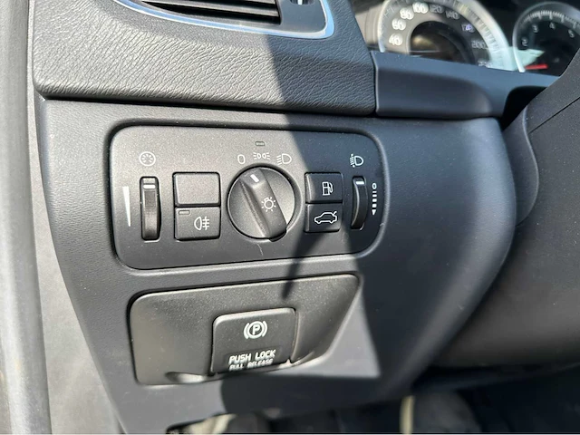 Volvo v60 2012 benzine - afbeelding 27 van  41