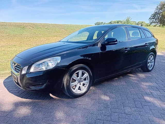 Volvo v60 2.0t kinetic, 39-pns-1 - afbeelding 1 van  22