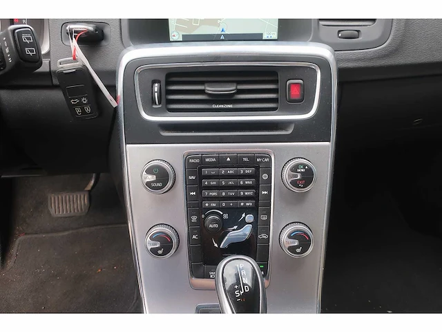 Volvo v60 2.4 d5 tw.en. l. ed, kf-193-f - afbeelding 6 van  17