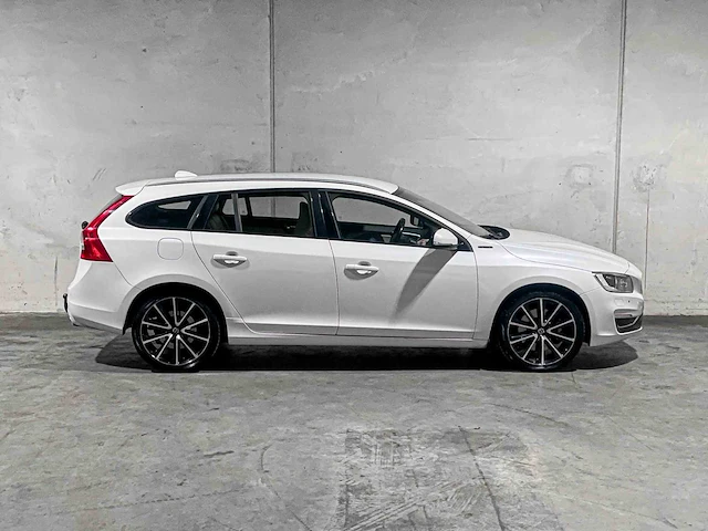 Volvo v60 2.4 d5 twin engine special edition 215pk 2015, gz-344-n - afbeelding 2 van  51