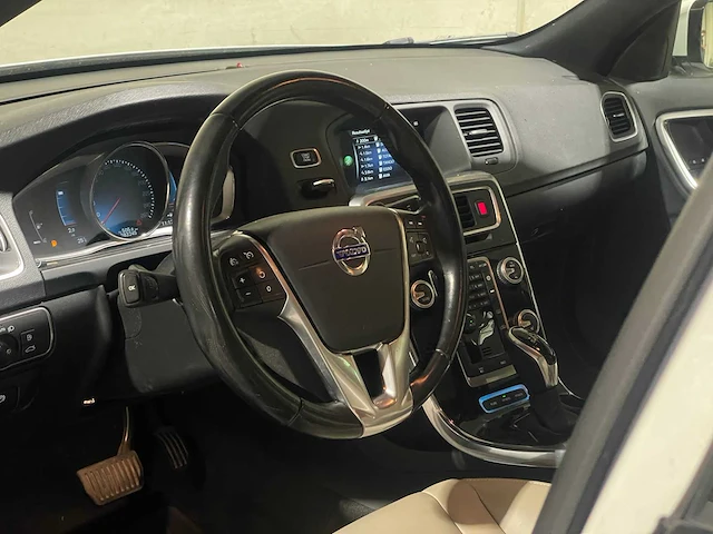 Volvo v60 2.4 d5 twin engine special edition 215pk 2015, gz-344-n - afbeelding 11 van  51