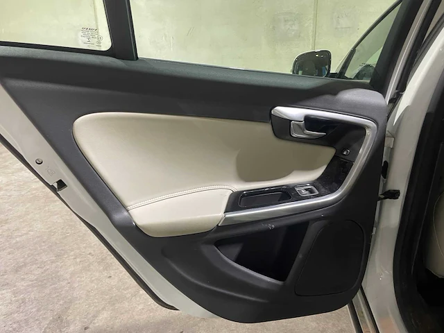 Volvo v60 2.4 d5 twin engine special edition 215pk 2015, gz-344-n - afbeelding 29 van  51