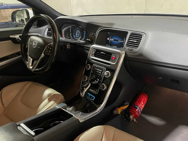 Volvo v60 2.4 d5 twin engine special edition 215pk 2015, gz-344-n - afbeelding 32 van  51