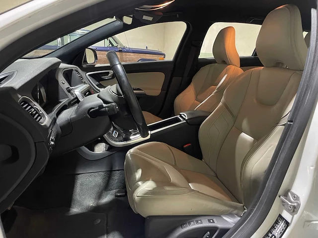 Volvo v60 2.4 d5 twin engine special edition 215pk 2015, gz-344-n - afbeelding 35 van  51