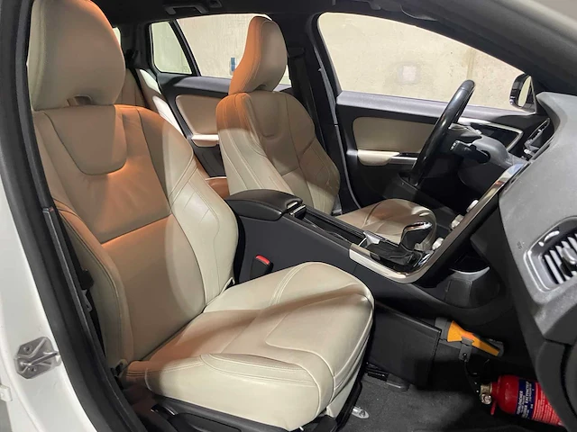 Volvo v60 2.4 d5 twin engine special edition 215pk 2015, gz-344-n - afbeelding 37 van  51