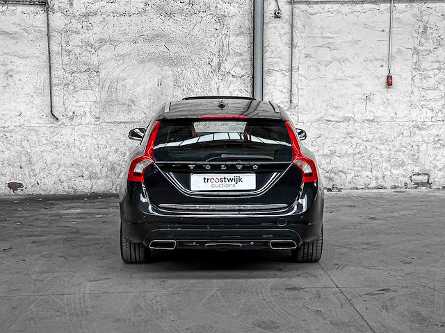 Volvo v60 2.4 d6 awd pl.i sum. 215pk 2013, 4-sjx-92 - afbeelding 2 van  39