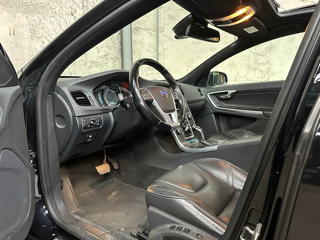 Volvo v60 2.4 d6 awd pl.i sum. 215pk 2013, 4-sjx-92 - afbeelding 7 van  39