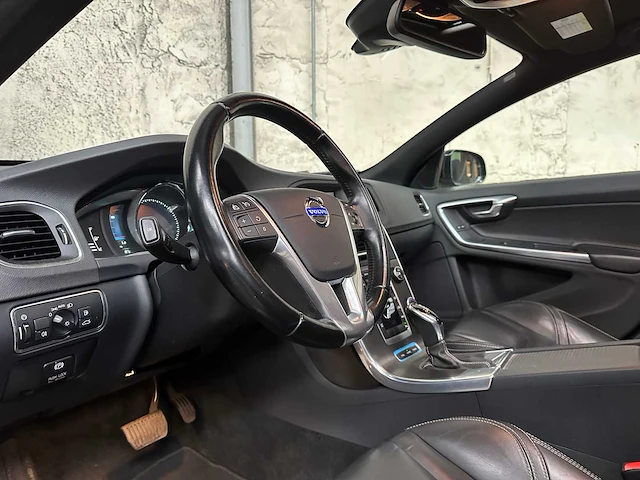 Volvo v60 2.4 d6 awd pl.i sum. 215pk 2013, 4-sjx-92 - afbeelding 8 van  39