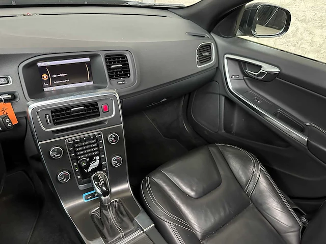 Volvo v60 2.4 d6 awd pl.i sum. 215pk 2013, 4-sjx-92 - afbeelding 11 van  39