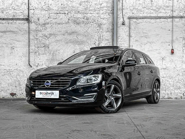 Volvo v60 2.4 d6 awd pl.i sum. 215pk 2013, 4-sjx-92 - afbeelding 1 van  39