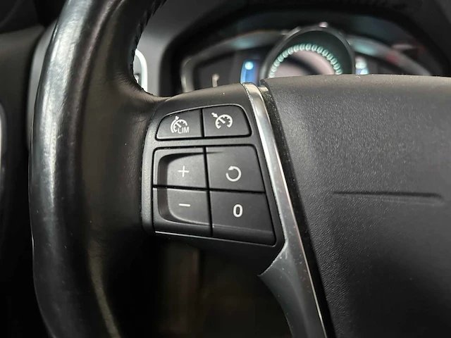 Volvo v60 2.4 d6 awd pl.i sum. 215pk 2013, 4-sjx-92 - afbeelding 17 van  39
