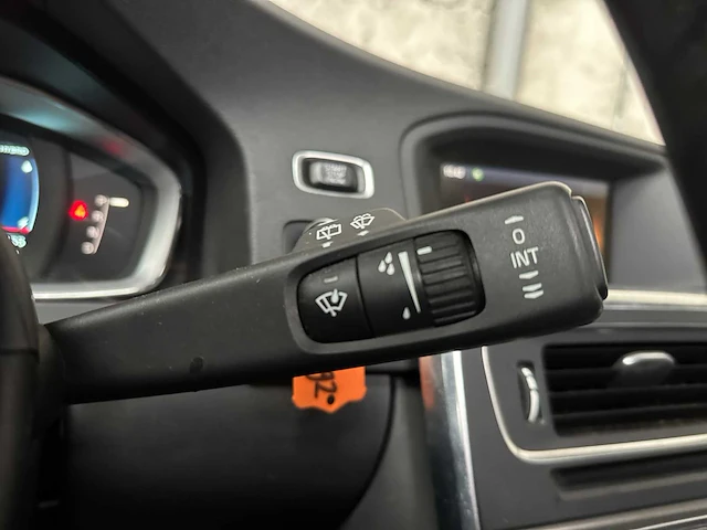 Volvo v60 2.4 d6 awd pl.i sum. 215pk 2013, 4-sjx-92 - afbeelding 18 van  39