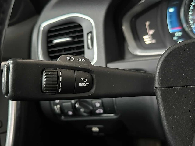 Volvo v60 2.4 d6 awd pl.i sum. 215pk 2013, 4-sjx-92 - afbeelding 19 van  39