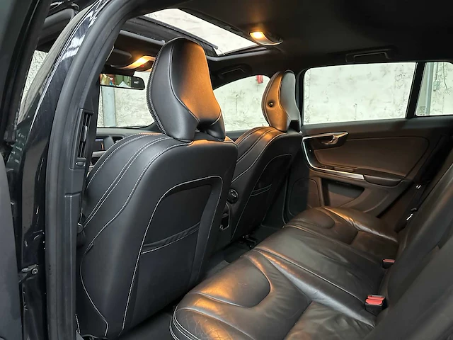 Volvo v60 2.4 d6 awd pl.i sum. 215pk 2013, 4-sjx-92 - afbeelding 21 van  39
