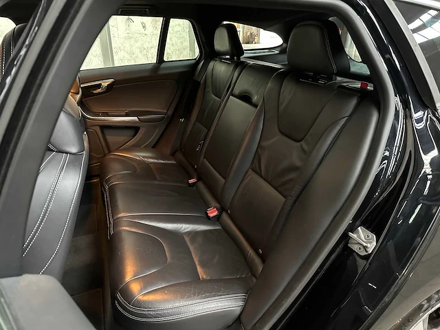 Volvo v60 2.4 d6 awd pl.i sum. 215pk 2013, 4-sjx-92 - afbeelding 22 van  39