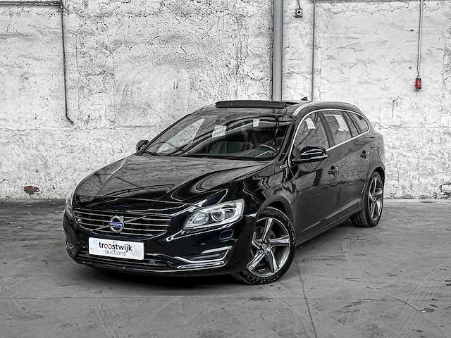 Volvo v60 2.4 d6 awd pl.i sum. 215pk 2013, 4-sjx-92 - afbeelding 12 van  39