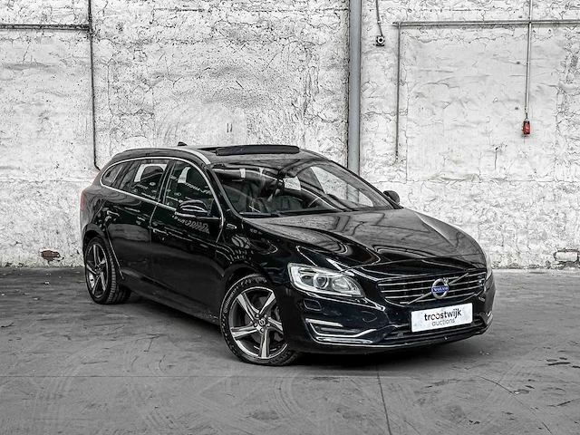 Volvo v60 2.4 d6 awd pl.i sum. 215pk 2013, 4-sjx-92 - afbeelding 35 van  39
