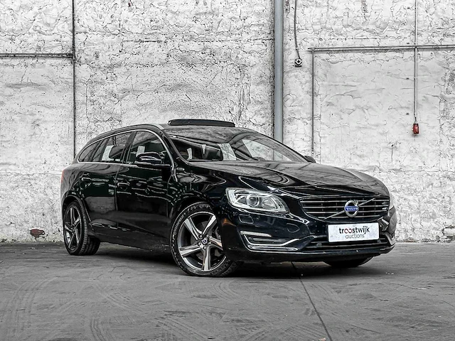 Volvo v60 2.4 d6 awd pl.i sum. 215pk 2013, 4-sjx-92 - afbeelding 36 van  39