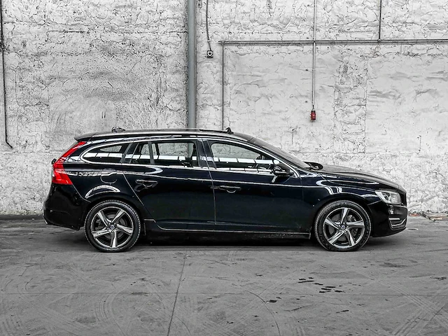 Volvo v60 2.4 d6 awd pl.i sum. 215pk 2013, 4-sjx-92 - afbeelding 37 van  39