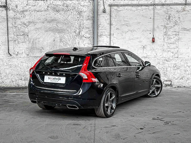 Volvo v60 2.4 d6 awd pl.i sum. 215pk 2013, 4-sjx-92 - afbeelding 38 van  39