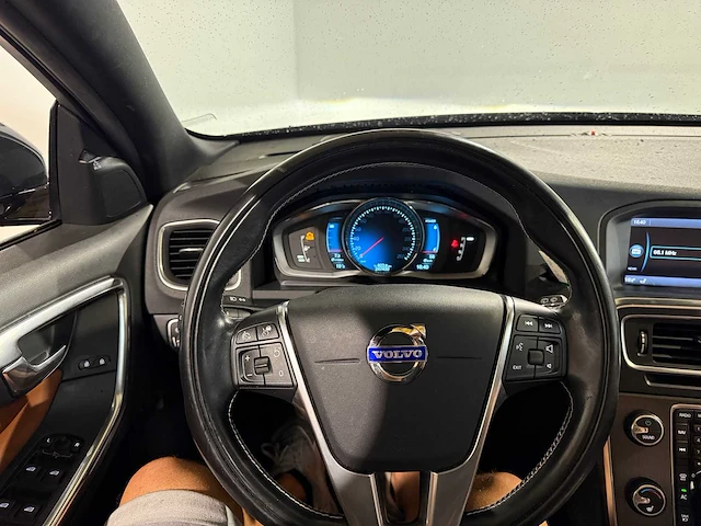 Volvo v60 2.4 d6 awd pl.i sum, 3-svt-51 - afbeelding 2 van  13