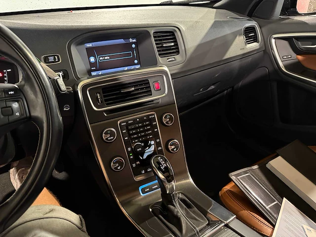 Volvo v60 2.4 d6 awd pl.i sum, 3-svt-51 - afbeelding 3 van  13