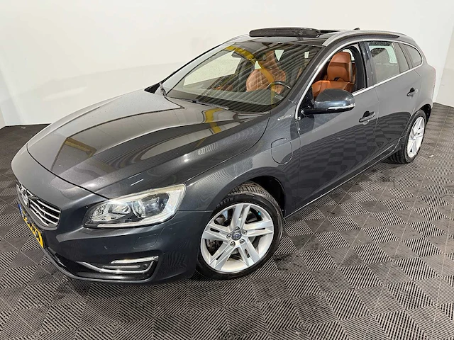 Volvo v60 2.4 d6 awd pl.i sum, 3-svt-51 - afbeelding 1 van  13