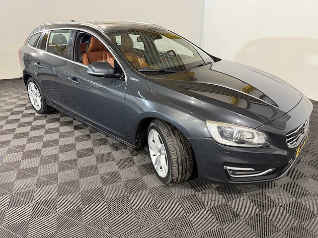 Volvo v60 2.4 d6 awd pl.i sum, 3-svt-51 - afbeelding 10 van  13