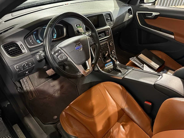 Volvo v60 2.4 d6 awd pl.i sum, 3-svt-51 - afbeelding 12 van  13