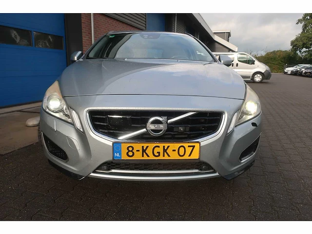 Volvo v60 2.4 d6 awd pl.i sum, 8-kgk-07 - afbeelding 8 van  16