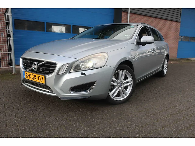 Volvo v60 2.4 d6 awd pl.i sum, 8-kgk-07 - afbeelding 1 van  16