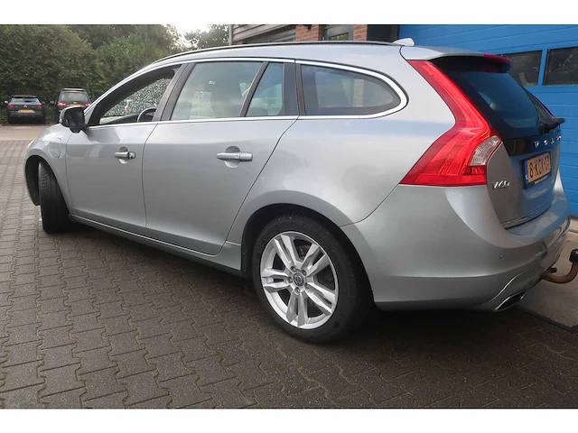 Volvo v60 2.4 d6 awd pl.i sum, 8-kgk-07 - afbeelding 9 van  16