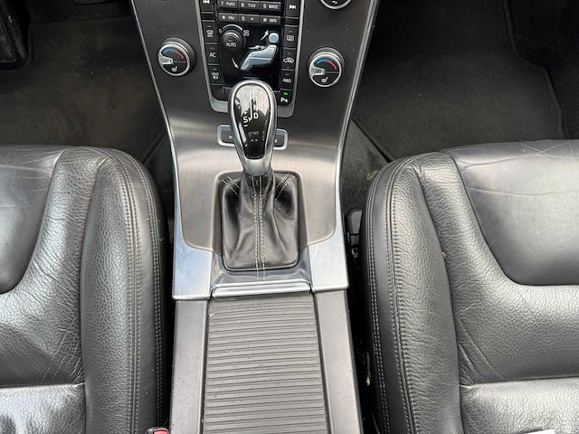 Volvo v60 2.4 d6 awd pl.i sum. 8-sjr-47 - afbeelding 18 van  29