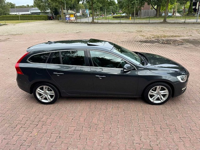 Volvo v60 2.4 d6 awd pl.i sum. 8-sjr-47 - afbeelding 28 van  29