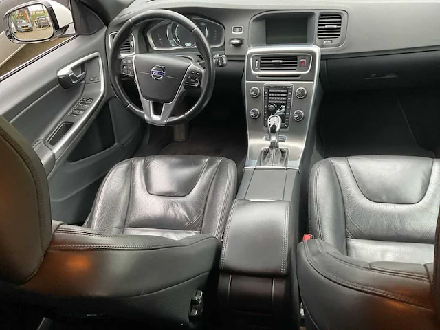 Volvo v60 2.4 d6 awd plug-in hybrid summum - 2013 | 5-sts-39 - afbeelding 2 van  30