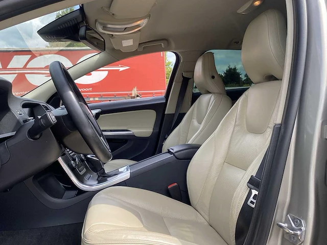 Volvo v60 2.4 d6 awd plug-in hybrid summum 2013 | 5-shn-41 - afbeelding 2 van  34