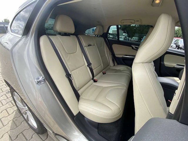Volvo v60 2.4 d6 awd plug-in hybrid summum 2013 | 5-shn-41 - afbeelding 24 van  34