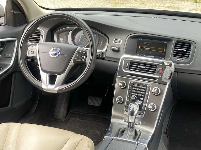 Volvo v60 2.4 d6 awd plug-in hybrid summum 2013 | 5-shn-41 - afbeelding 25 van  34