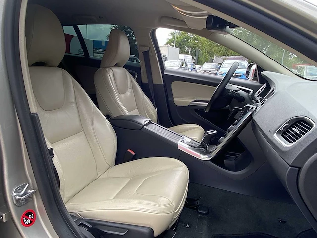 Volvo v60 2.4 d6 awd plug-in hybrid summum 2013 | 5-shn-41 - afbeelding 26 van  34