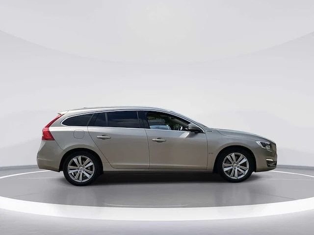 Volvo v60 2.4 d6 awd plug-in hybrid summum 2013 | 5-shn-41 - afbeelding 32 van  34